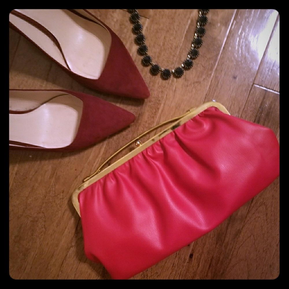 Adorable Red Clutch!